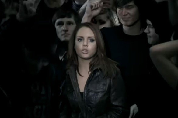 Певица МакSим. Фото из клипа на сингл "Мой рай". Одноименный альбом вышел в 2007 году. Кадр youtube.com