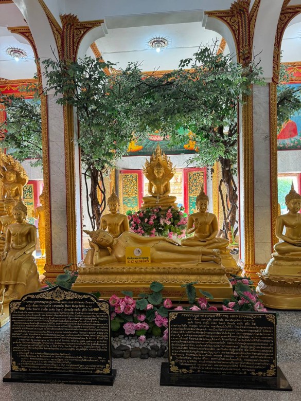 "Много чудес": вдова Юдашкина привела внуков в буддийский храм