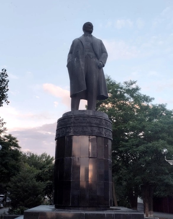 Памятник Ленину в Элисте. Фото: Екатерина Ежова